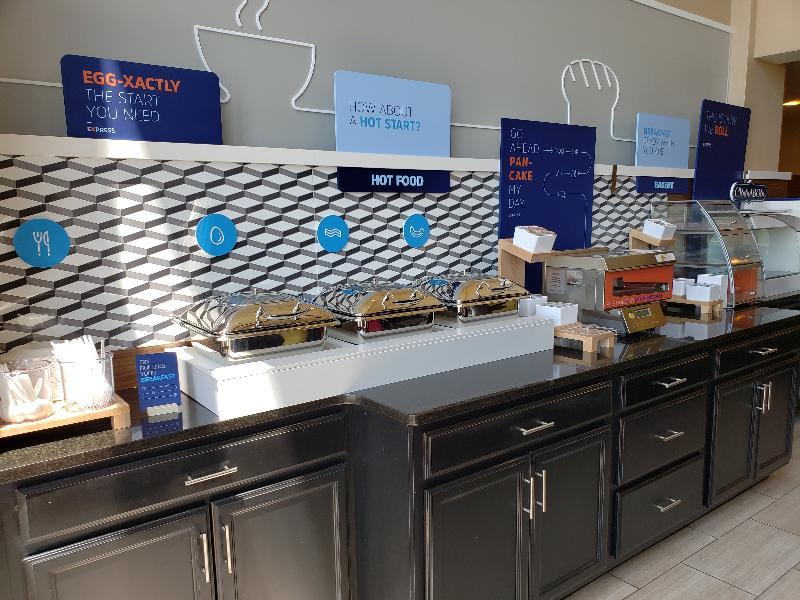 Holiday Inn Express & Suites Marion Northeast By Ihg Eksteriør billede